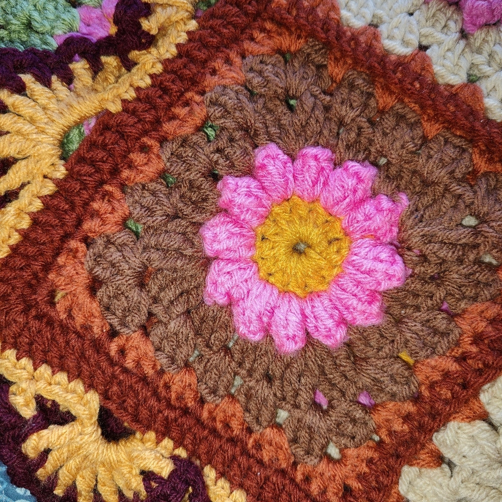 Handmade Crochet Daisy Granny Square Throw Afghan - Picture 5 of 6